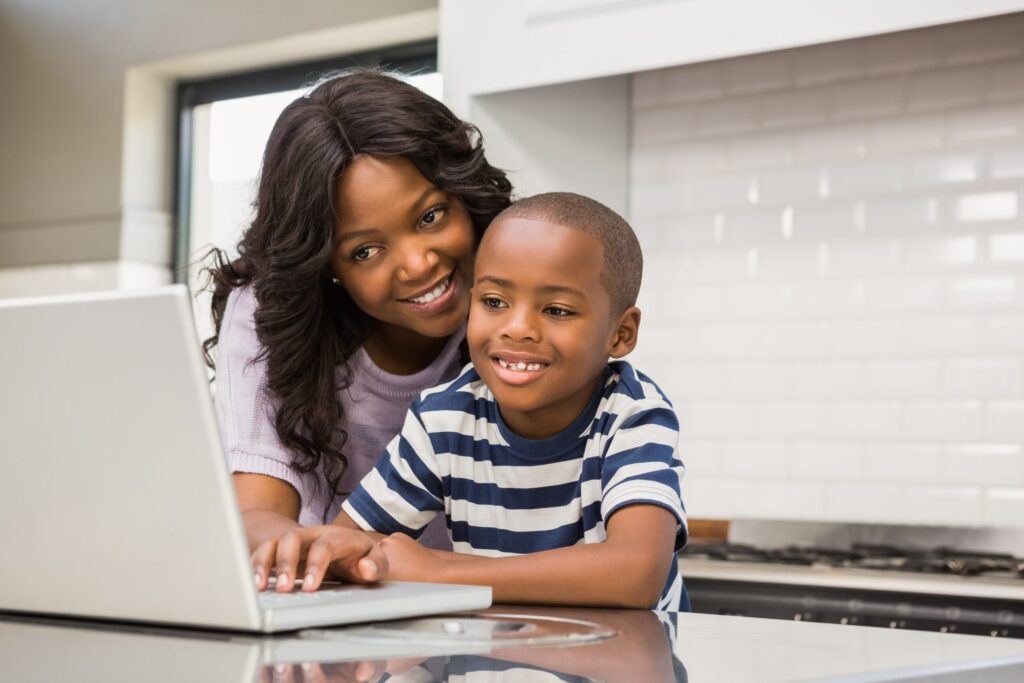 mother and her child talking to a psychiatrist online